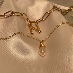 (NEW!) Imitation Gold “N” initial necklace with pearl